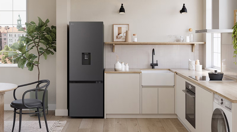 Tủ lạnh LG Inverter 332 lít LBD33BLMA - Khoang chứa rộng rãi dung tích lên đến 332 lít